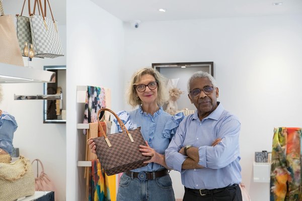 Shampoing acide hyaluronique : le secret pour des cheveux profondément hydratés